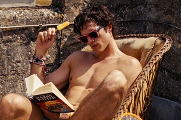 'Quy ong phong bat' doc sach, uong matcha de gay chu y hinh anh