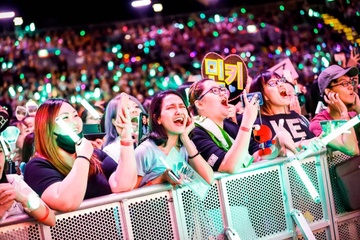 Can tui vi fanmeeting, concert cua than tuong hinh anh