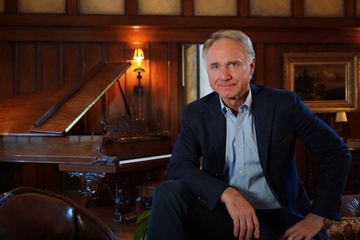 Tieu thuyet cua Dan Brown vua ra, Netflix da co ke hoach chuyen the hinh anh