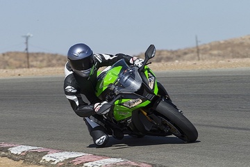 Kawasaki ZX-10R 2014 gia tren 14.000 USD hinh anh