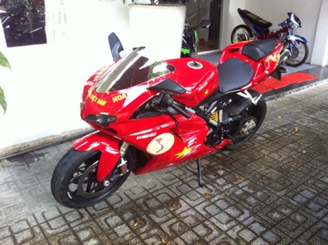 Ducati 1198 dan tem ve chu quyen, bien dao hinh anh