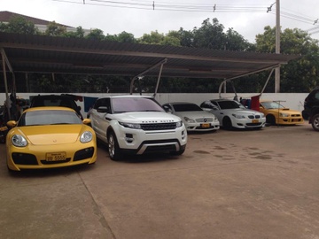 Bo suu tap xe bien tu quy 5 cua dai gia Lao hinh anh