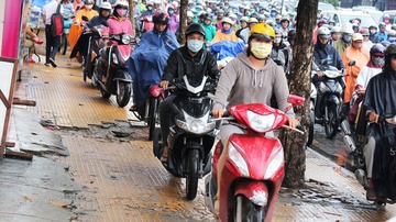 47% nguoi Viet tung di xe may tren via he hinh anh