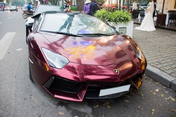 Sieu xe mui tran Lamborghini Aventador tai Ha Noi doi mau la mat hinh anh