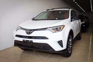 Toyota RAV4 2017 dau tien ve Ha Noi hinh anh