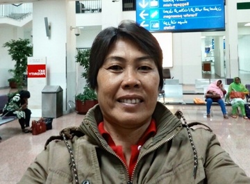 Mot nu lao dong Viet o Saudi Arabia keu cuu hinh anh