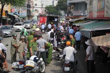 Quan 1 lai don via he Sai Gon sau nhieu thang im ang hinh anh