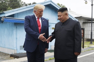Trieu Tien va nhung thach thuc doi ngoai cua TT Trump trong nam 2020 hinh anh