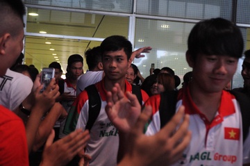 Cau thu U19 VN buon ba trong vong vay nguoi ham mo hinh anh