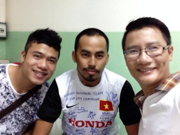 Duy Nhan mac ao dau DTVN truoc khi vao giai doan hoa tri hinh anh
