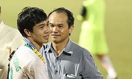 Bau Duc dong vien Cong Phuong truoc vong 3 V.League hinh anh