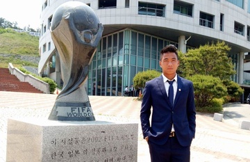 Cau thu U20 Viet Nam dien vest 'xong dat' FIFA U20 World Cup hinh anh