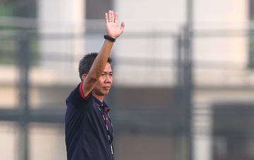 U19 Viet Nam co tro ly thu mon tung huan luyen doi tre Arsenal hinh anh
