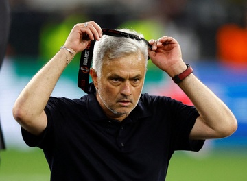 Ky luc cua Mourinho bi Sevilla chan dung hinh anh