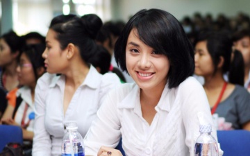 'Sinh vien moi ra truong chua du nang luc nhan luong 2.500 USD' hinh anh