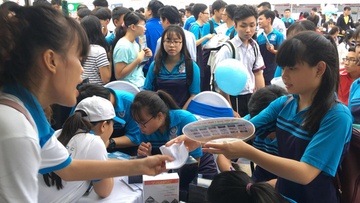 Giao duc nghe nghiep chat vat tuyen sinh hinh anh