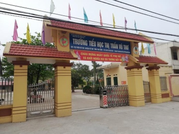 Hang tram hoc sinh o Thai Binh nghi hoc do so lay benh tu ban da mat hinh anh