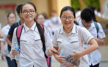 Diem chuan vao lop 10 cua truong chuyen Khoa hoc Tu nhien hinh anh