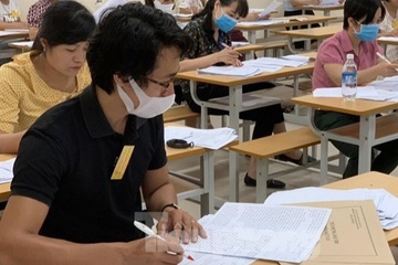 quyet dinh 'so phan' cac bai thi khoanh vao de anh 1