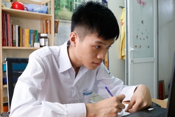 Chang trai vang Tin hoc nhan Huan chuong Lao dong hang Nhat hinh anh