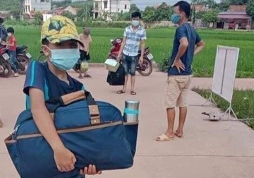 Thay, co sat canh ben hoc sinh chong dich Covid-19 hinh anh
