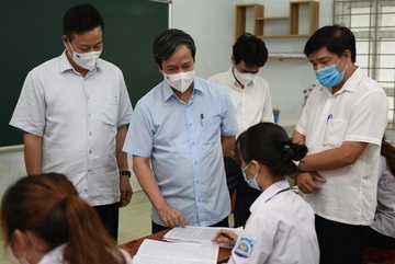 Bo truong Nguyen Kim Son kiem tra cong tac chuan bi thi o Ha Giang hinh anh