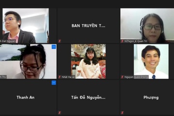 Sinh vien DH Luat TP.HCM bao ve khoa luan truc tuyen hinh anh