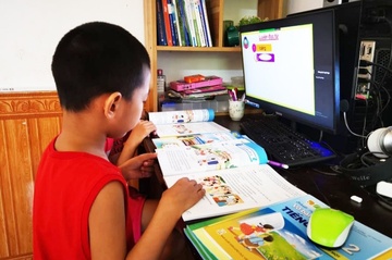 Hoc sinh o Ha Noi tiep tuc hoc truc tuyen hinh anh