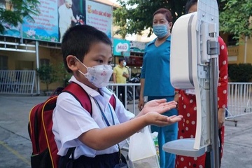 F0 tang nhanh o TP.HCM, truong hoc thieu kinh phi mua kit test hinh anh
