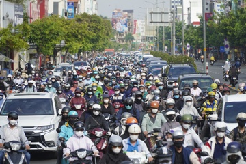 Đường Cộng Hòa vẫn ùn ứ dù có thêm đường nối 4.800 tỷ đồng