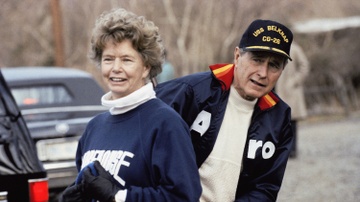 Em gai co Tong thong George H.W. Bush qua doi vi Covid-19 hinh anh