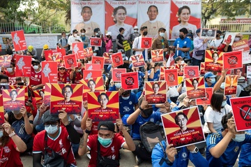 Nguoi bieu tinh Myanmar keu goi tong dinh cong hinh anh