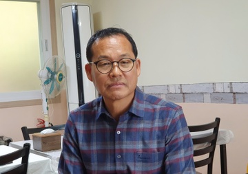 'Song sao troi tren bau troi dem' - dieu khac tho cua Kim Yoo-je hinh anh