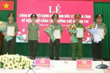 151 lanh dao, can bo Cong an tinh Dong Thap nghi huu truoc tuoi hinh anh