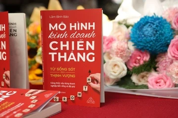 Nguoi dan ong tu vong khi nhay xuong song cuu 4 hoc sinh duoi nuoc hinh anh