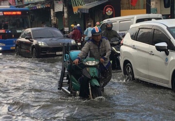 Hầm chui, đường cửa ngõ TP Thủ Đức ngập lênh láng sau mưa