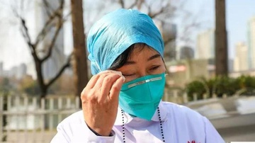 Nu bac si dau tien phat hien virus corona: ‘Toi khoc can nuoc mat’ hinh anh