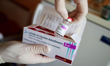 Viet Nam nhan them mot trieu lieu vaccine Covid-19 tu 1/7 hinh anh