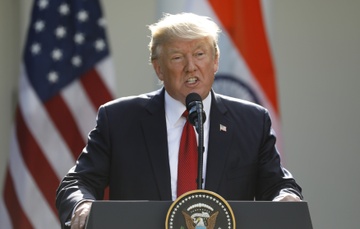 Truyen thong nha nuoc Trieu Tien so sanh TT Trump voi Hitler hinh anh