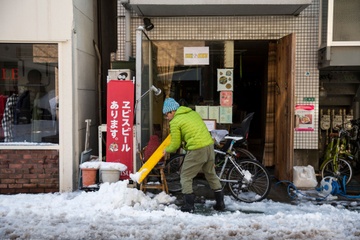 Tokyo vua trai qua ngay lanh nhat trong nua the ky qua hinh anh