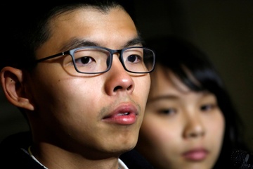 Joshua Wong, Agnes Chow duoc bao lanh tai ngoai o HK hinh anh