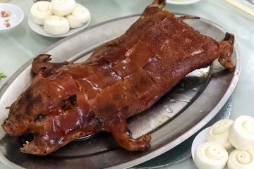 Thu huong vi heo quay da gion o TP.HCM hinh anh