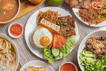 Nguoi Han Quoc o TP.HCM nho vi com tam, bun bo Hue hinh anh