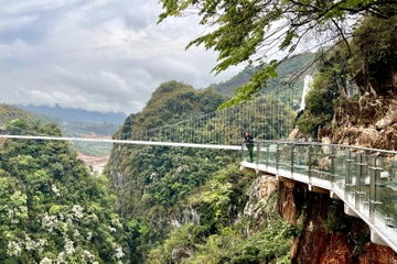 Sap co cau kinh dai nhat the gioi tai Moc Chau hinh anh