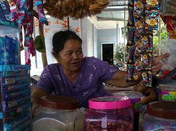 Bat 2 thanh nien giat thung tien mung cuoi hinh anh