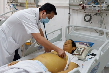 Benh nhan viem gan nguy kich vi tu y bo thuoc hinh anh
