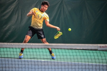 Chi tien trieu moi thang cho tennis hinh anh