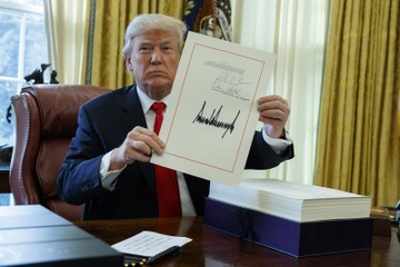 Ngay lam viec hoi ha cuoi cung trong nam cua TT Trump hinh anh