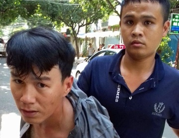 Bat ten trom phu tung oto giua ban ngay o Sai Gon hinh anh