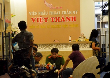 Nguoi nuoc ngoai tu vong bat thuong tai tham my vien o Sai Gon hinh anh